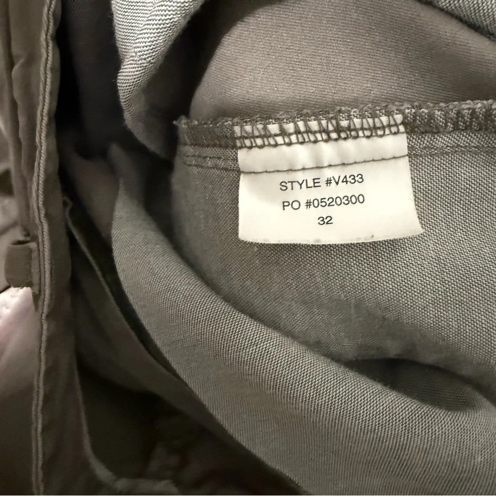 Vuori Fletcher Chino Pant Classic Fit Men’s Size 32 V433 Gray Missing Button